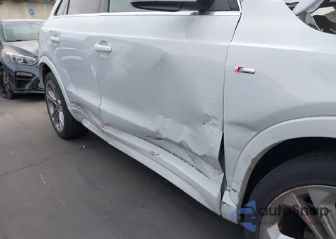 2018 Audi Q3 2.0T Premium/2.0T Sport Premium z USA, uszkodzony, nr VIN WA1JCCFS2JR014625